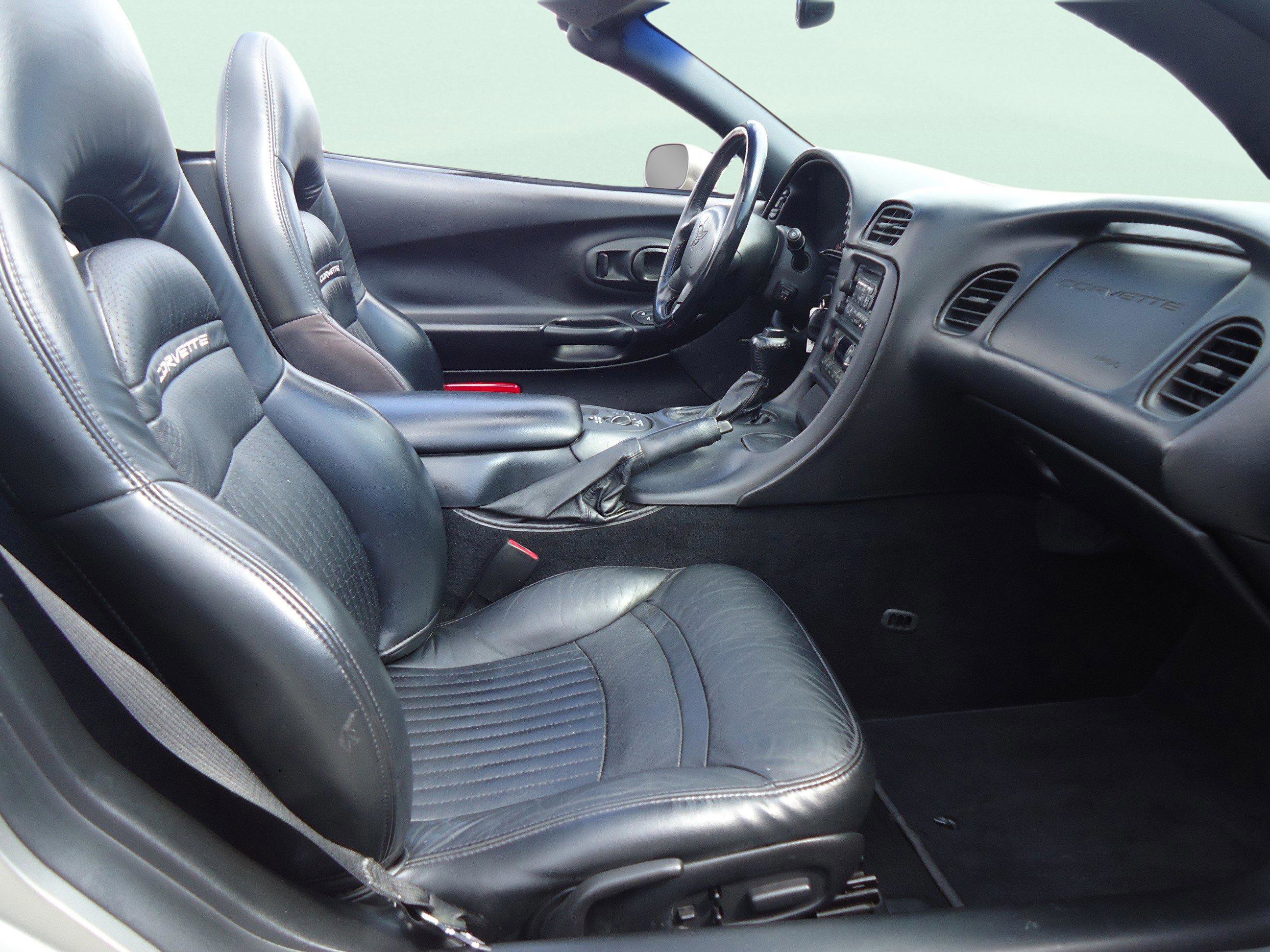 Used 2001 Chevrolet Corvette Convertible w/ Preferred Equipment Group2 image 21