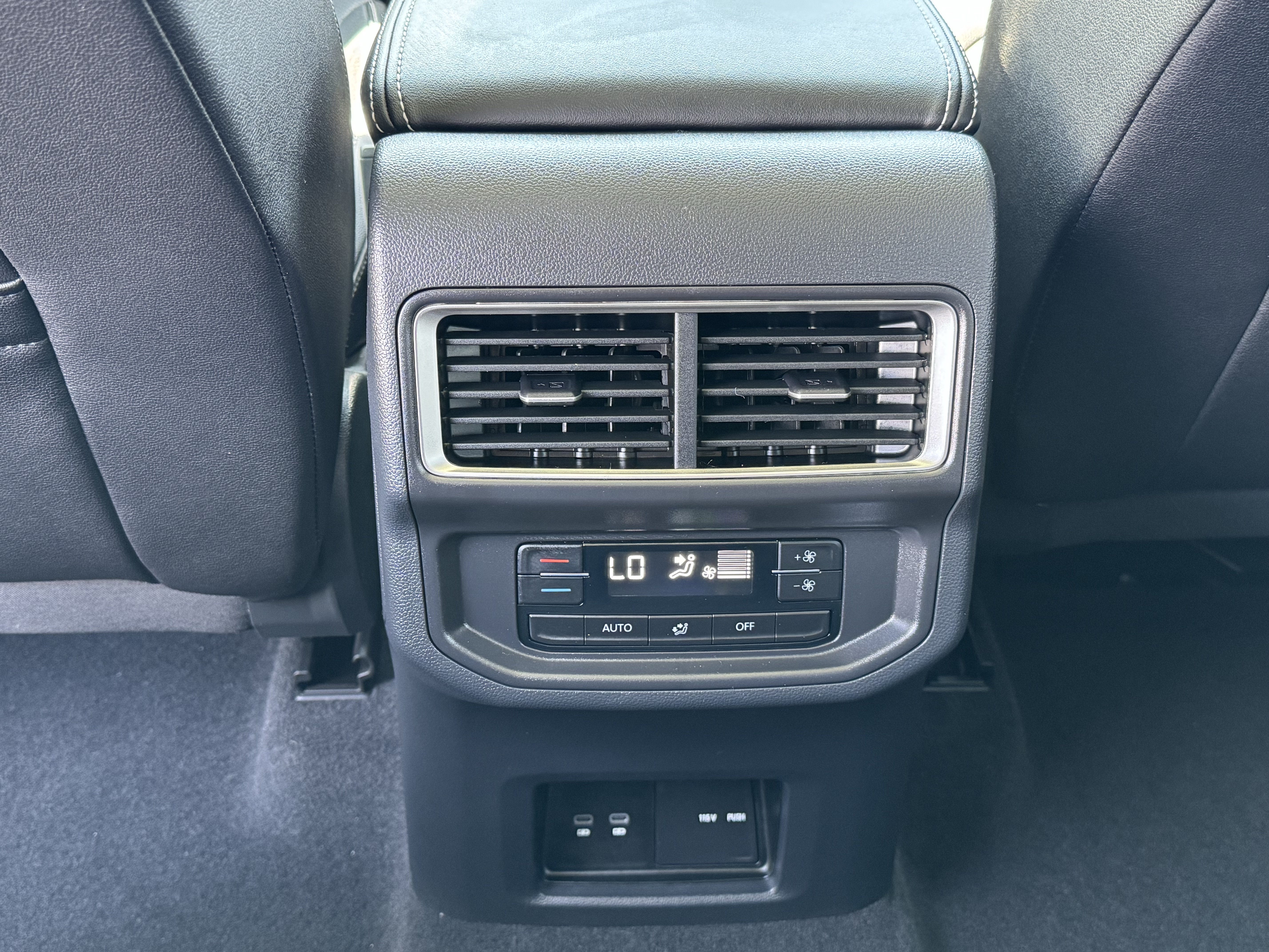 Used 2026 Volkswagen Atlas SE FWD image 31
