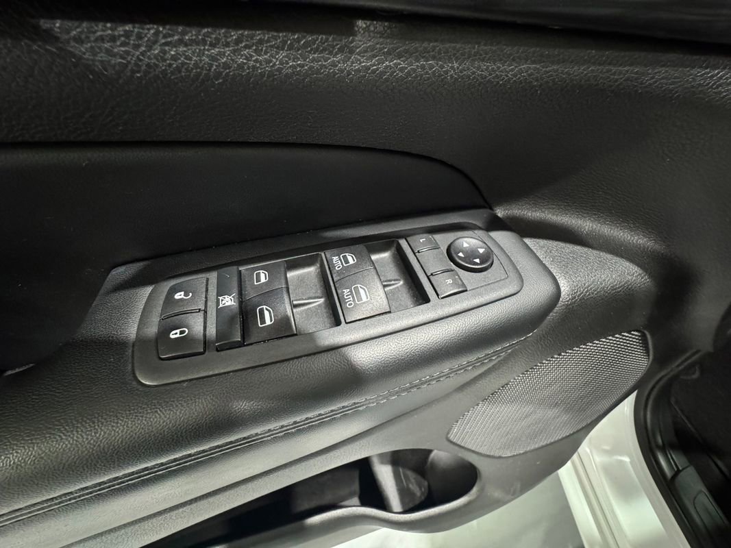 Used 2020 Jeep Grand Cherokee Altitude image 27