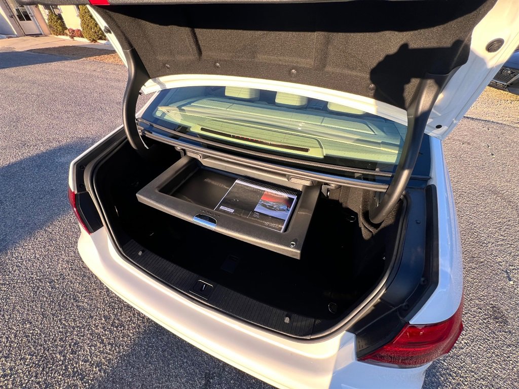Used 2015 Mercedes-Benz E 350 4MATIC Sedan image 16