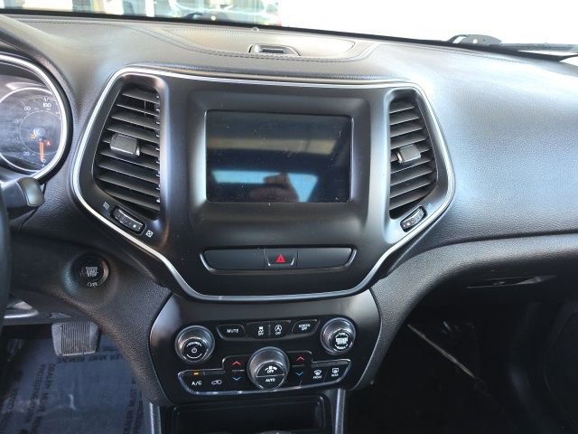 Used 2019 Jeep Cherokee Latitude Plus w/ Comfort/Convenience Group image 28