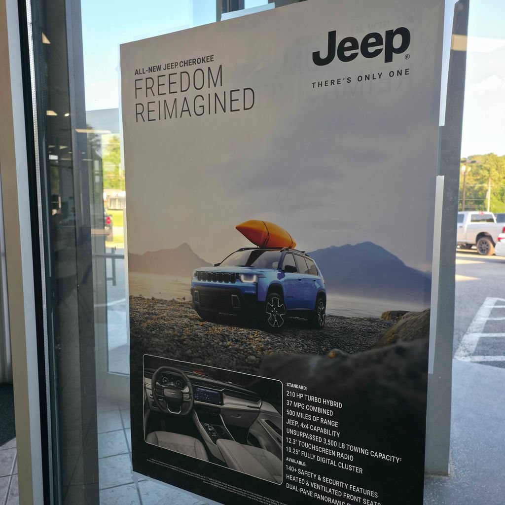 Used 2024 Jeep Grand Cherokee Altitude AWD/4WD image 20