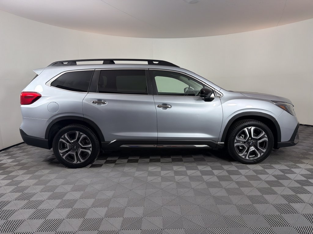 Used 2024 Subaru Ascent Touring AWD/4WD image 2