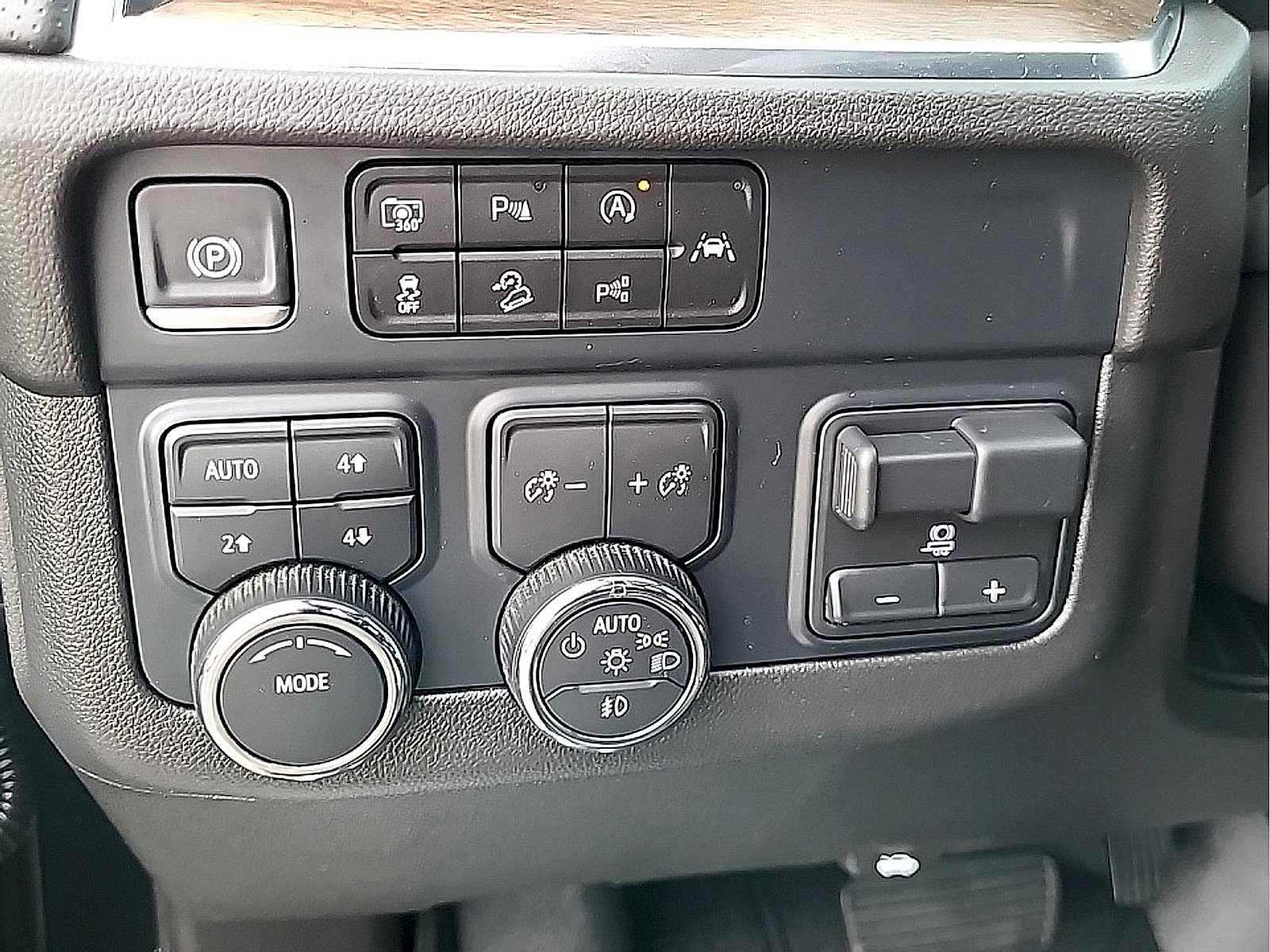 Used 2025 Chevrolet Tahoe High Country w/ Sun And Tow Package AWD/4WD image 23