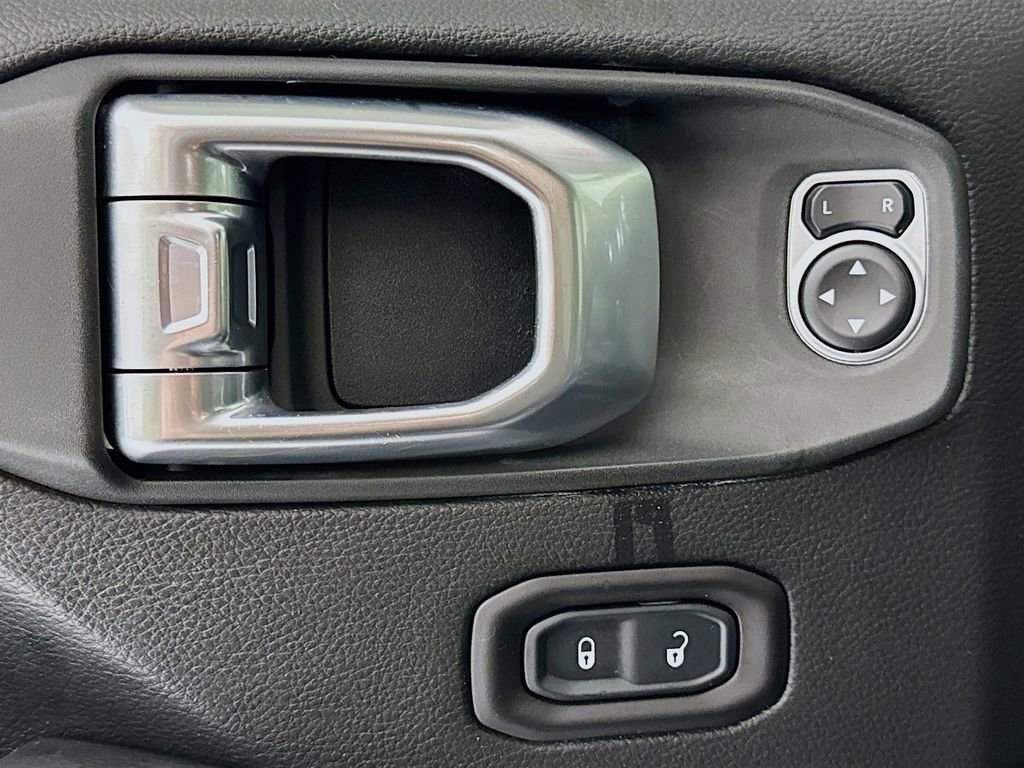 Used 2020 Jeep Wrangler Unlimited Sahara w/ Uconnect 4C Nav & Sound Group image 14