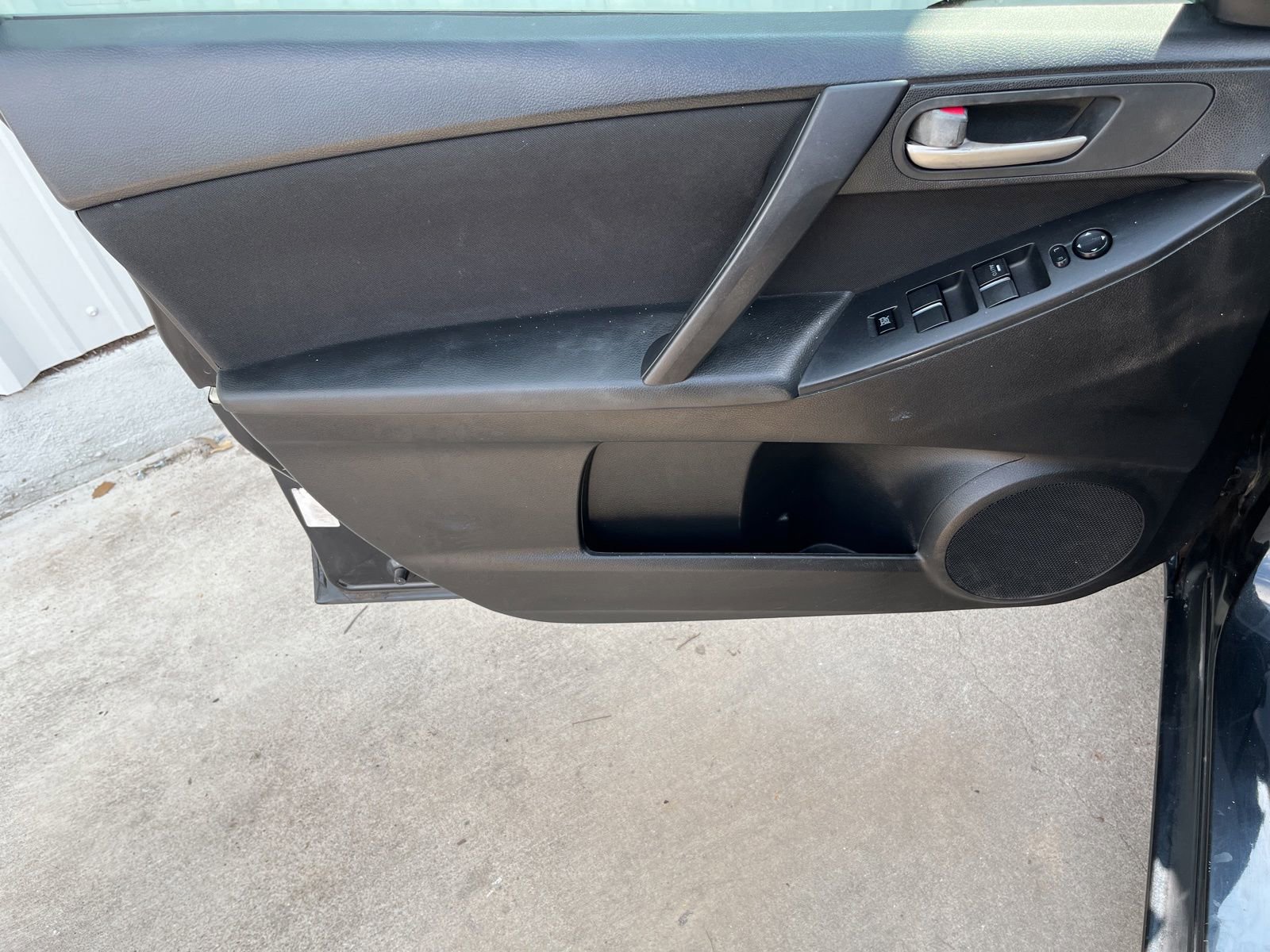Used 2013 MAZDA MAZDA3 i SV FWD image 11