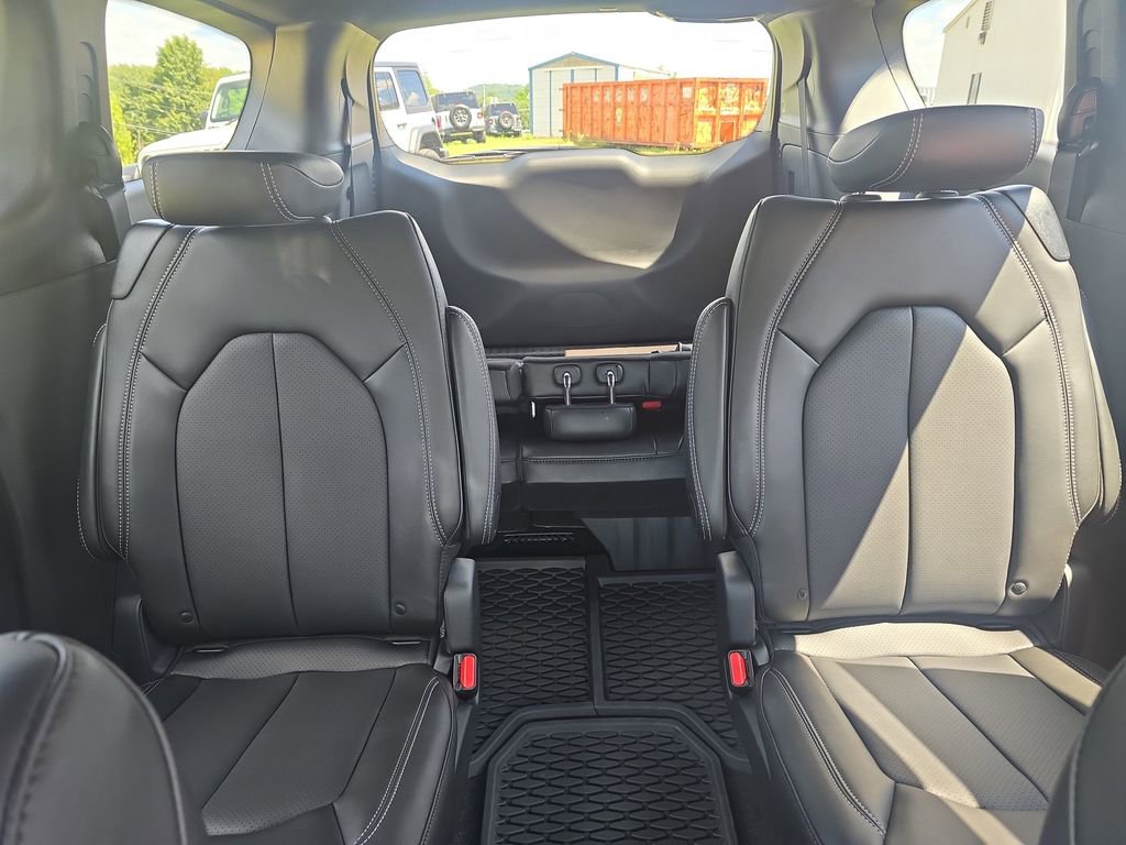 New 2025 Chrysler Voyager LX FWD image 23