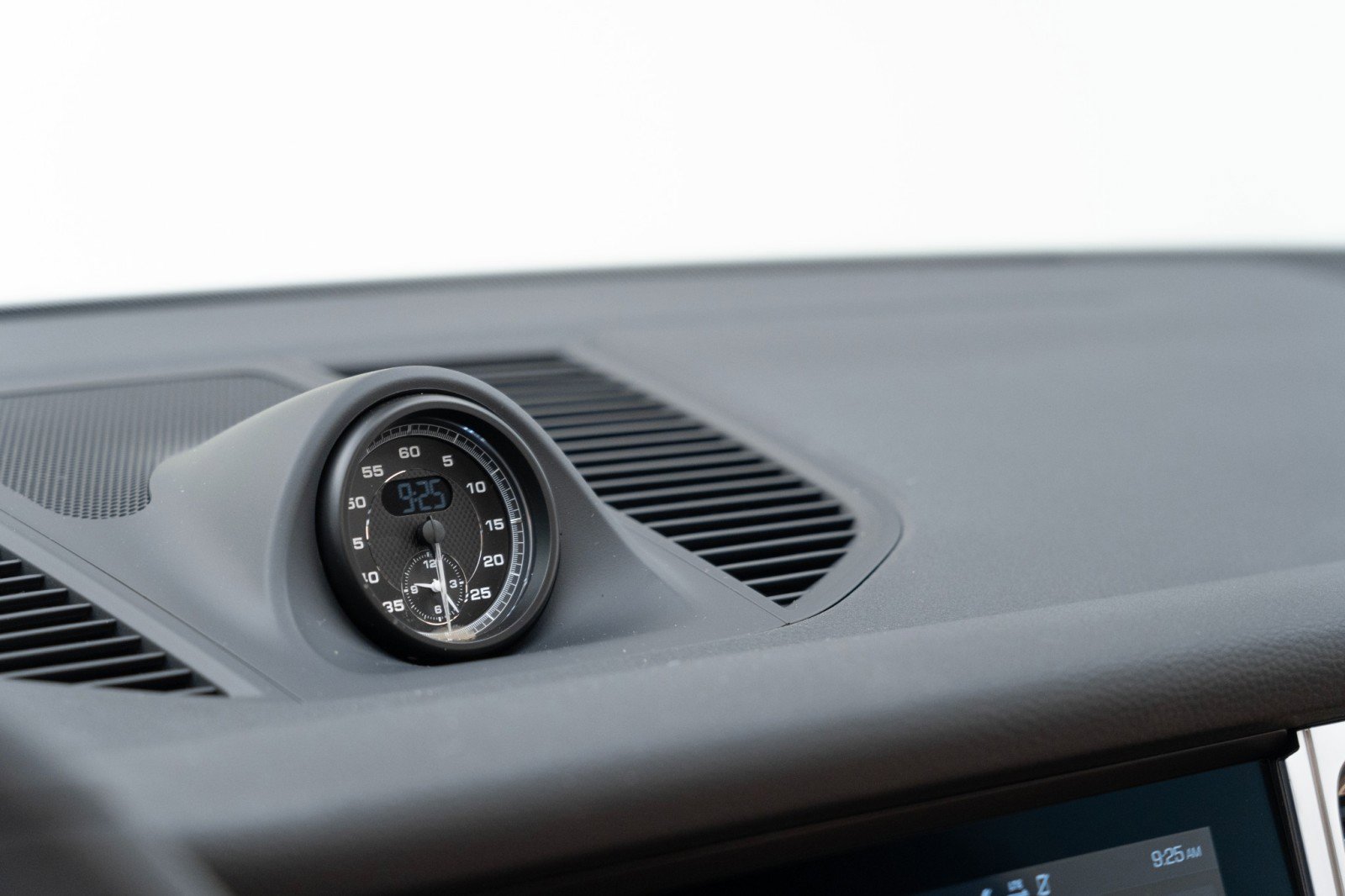 New 2025 Porsche Macan image 24