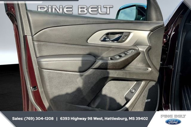 Used 2023 Chevrolet Traverse LT w/ LT Premium Package image 17