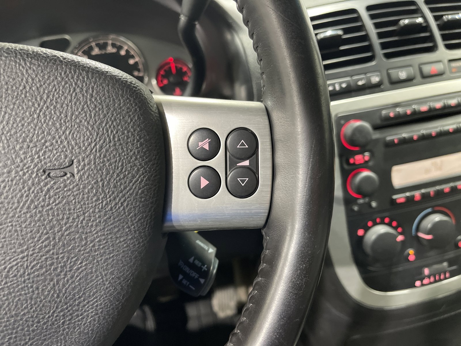 Used 2006 Pontiac Montana SV6 w/ Convenience Package image 25