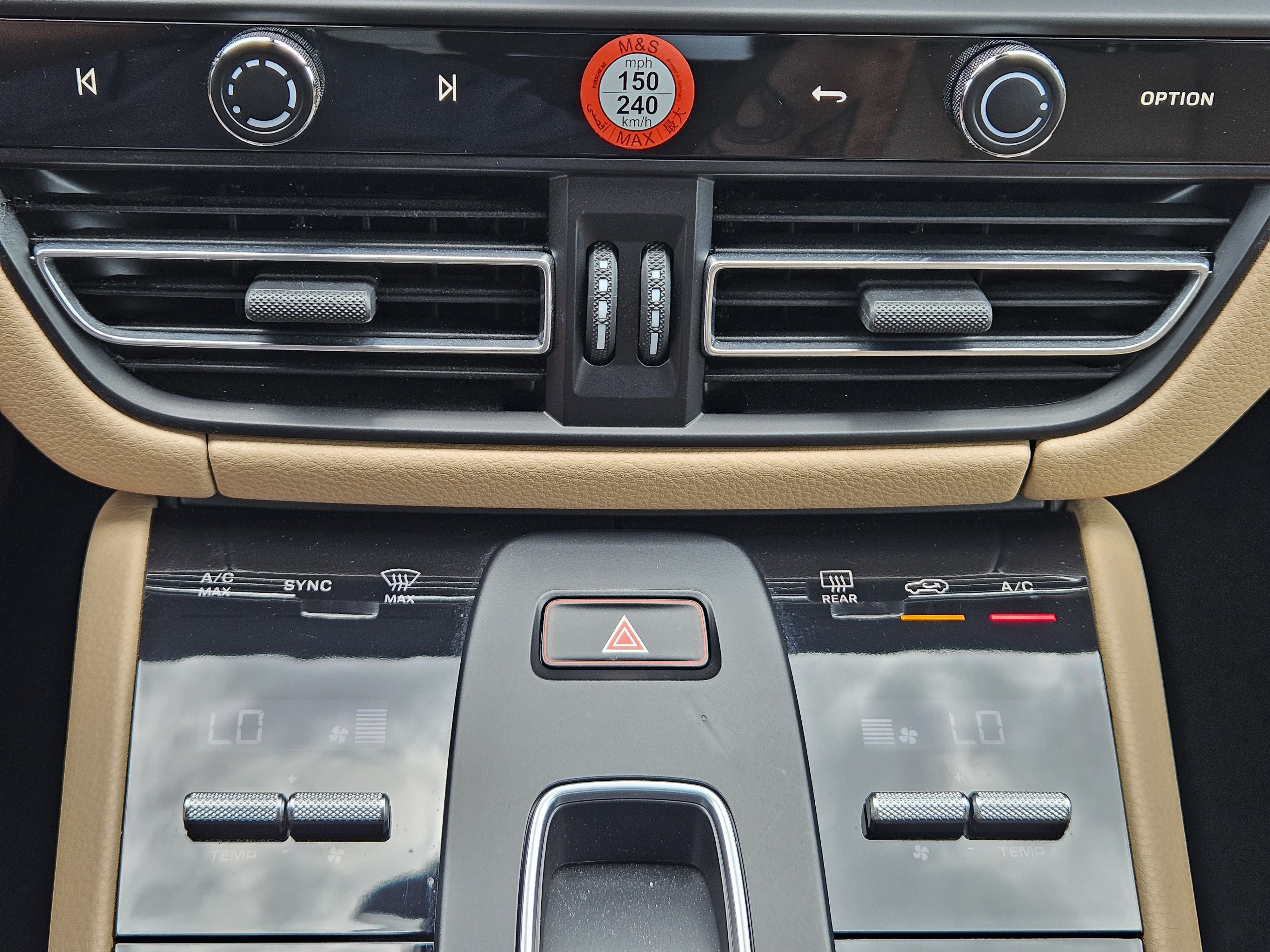 Certified 2023 Porsche Macan Turbo AWD/4WD image 19