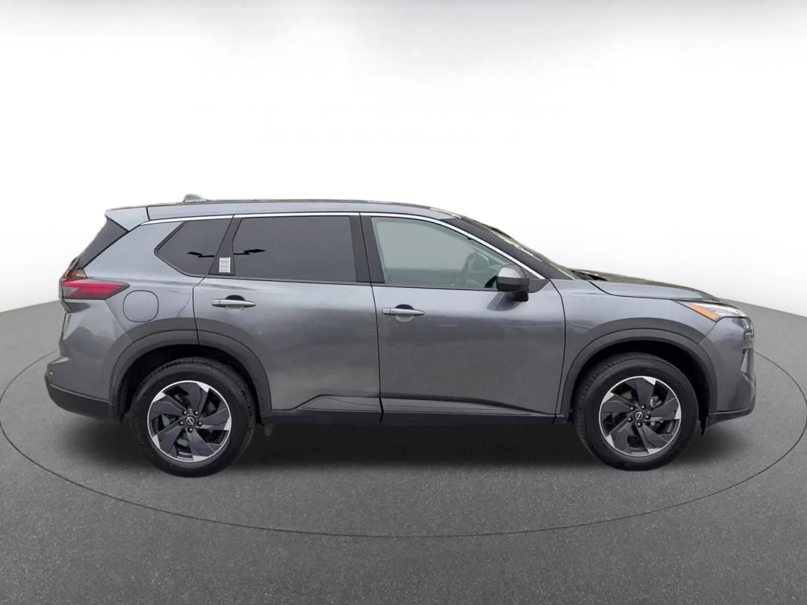 Used 2025 Nissan Rogue SV image 16