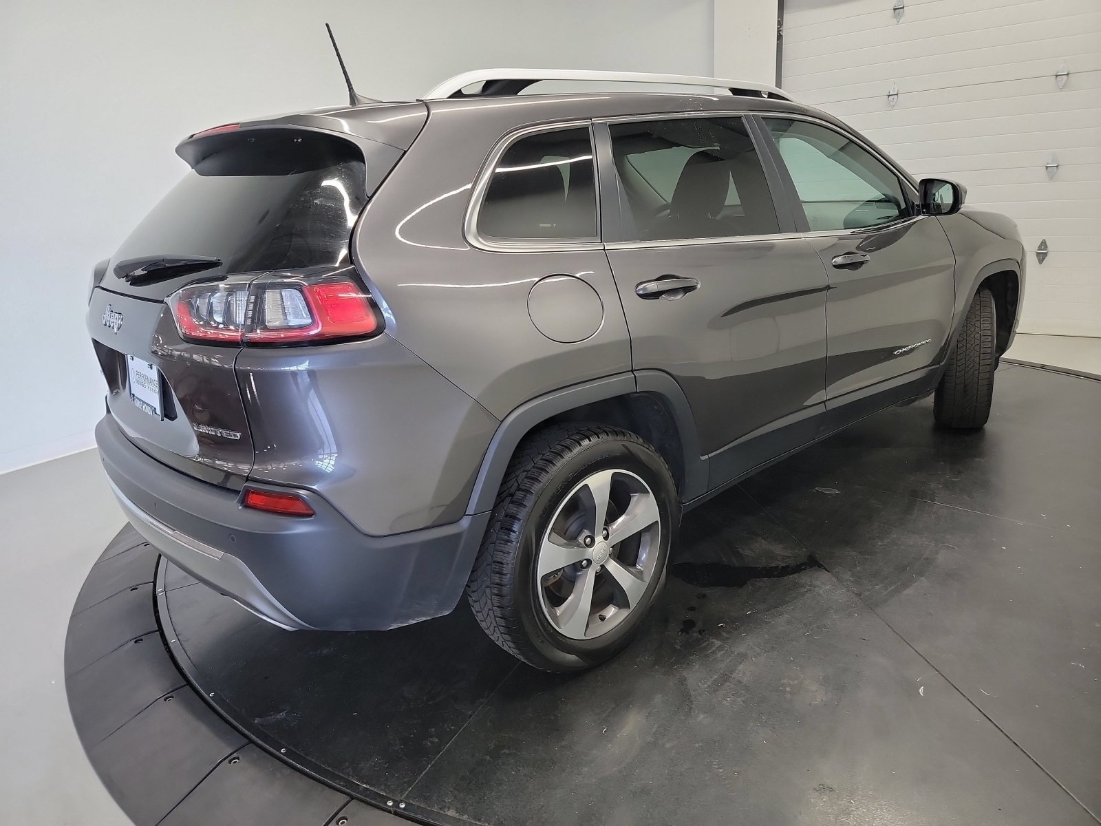 Used 2019 Jeep Cherokee Limited AWD/4WD image 9