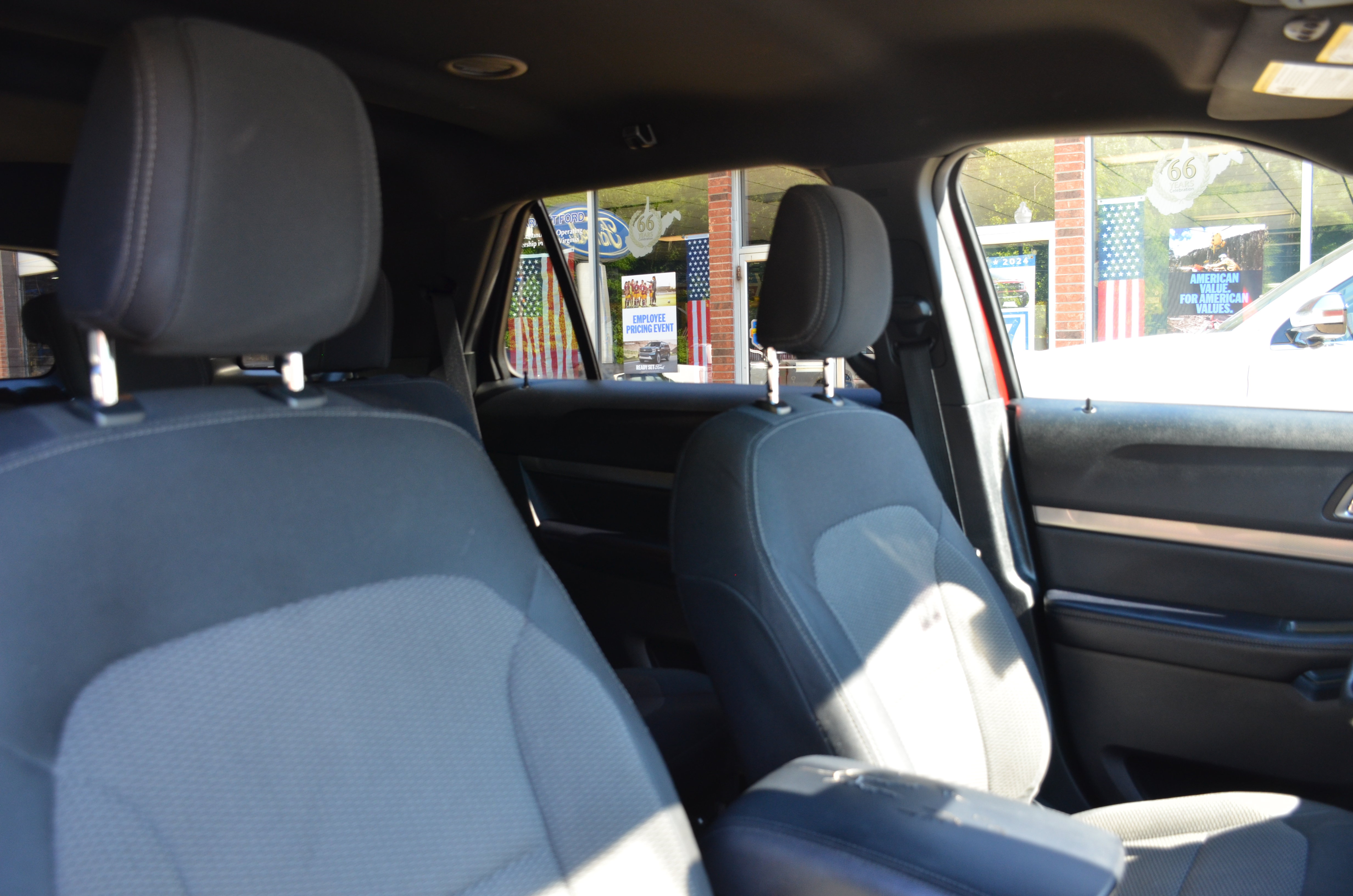 Used 2018 Ford Explorer XLT w/ Equipment Group 201A AWD/4WD image 34