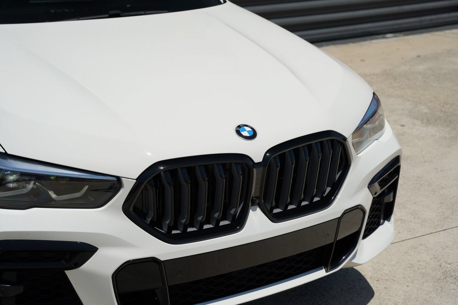 Used 2023 BMW X6 xDrive40i w/ M Sport Package AWD/4WD image 8