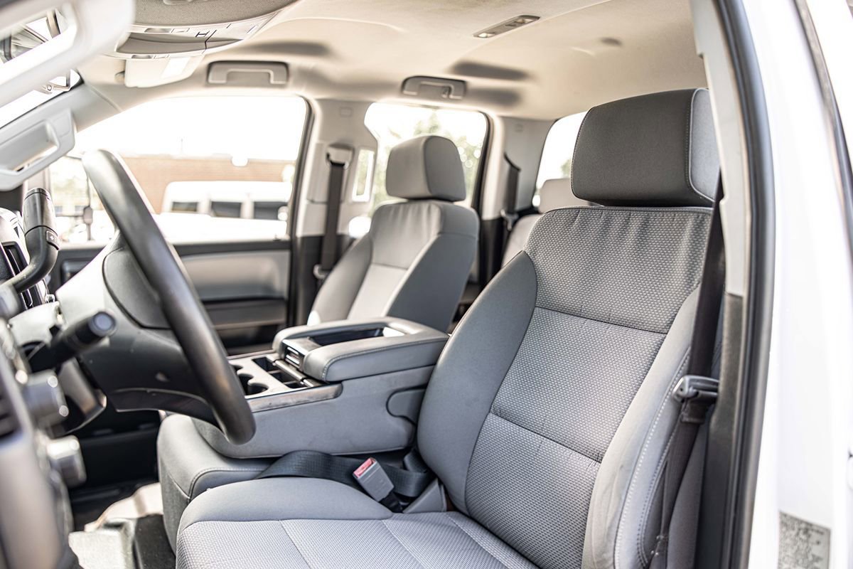 Used 2019 Chevrolet Silverado 2500 W/T AWD/4WD image 17