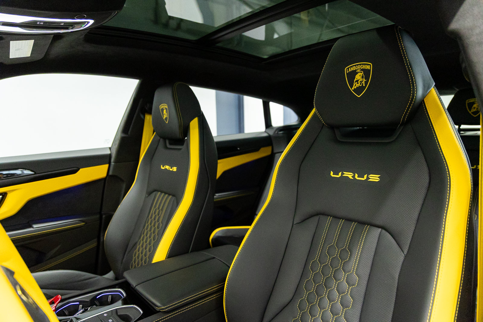 Used 2024 Lamborghini Urus S AWD/4WD image 26