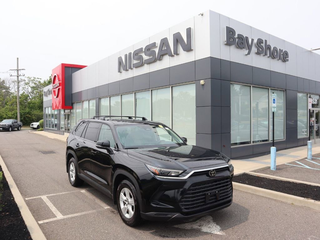 Used 2025 Toyota Grand Highlander AWD image 2