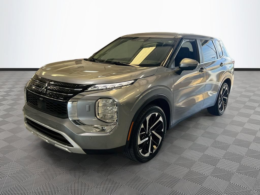 Used 2024 Mitsubishi Outlander SE AWD/4WD image 3