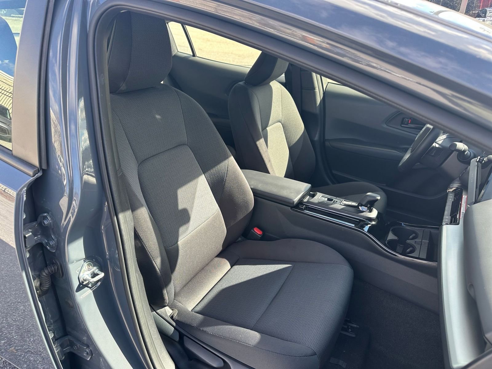 Used 2025 Toyota Prius LE image 34