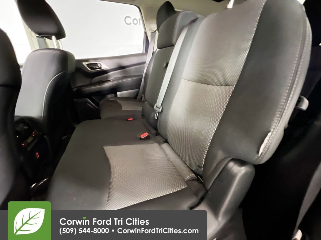 Used 2018 Nissan Pathfinder SV image 25