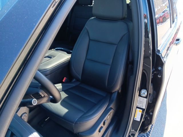 Used 2023 Chevrolet Tahoe Z71 w/ Luxury Package AWD/4WD image 31