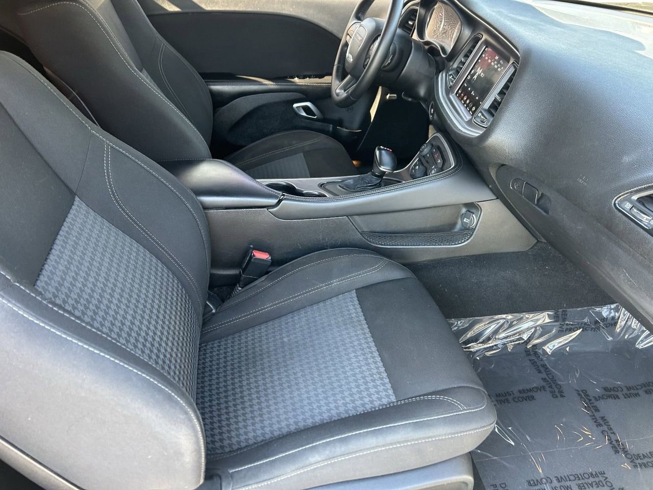 Used 2019 Dodge Challenger SXT image 10