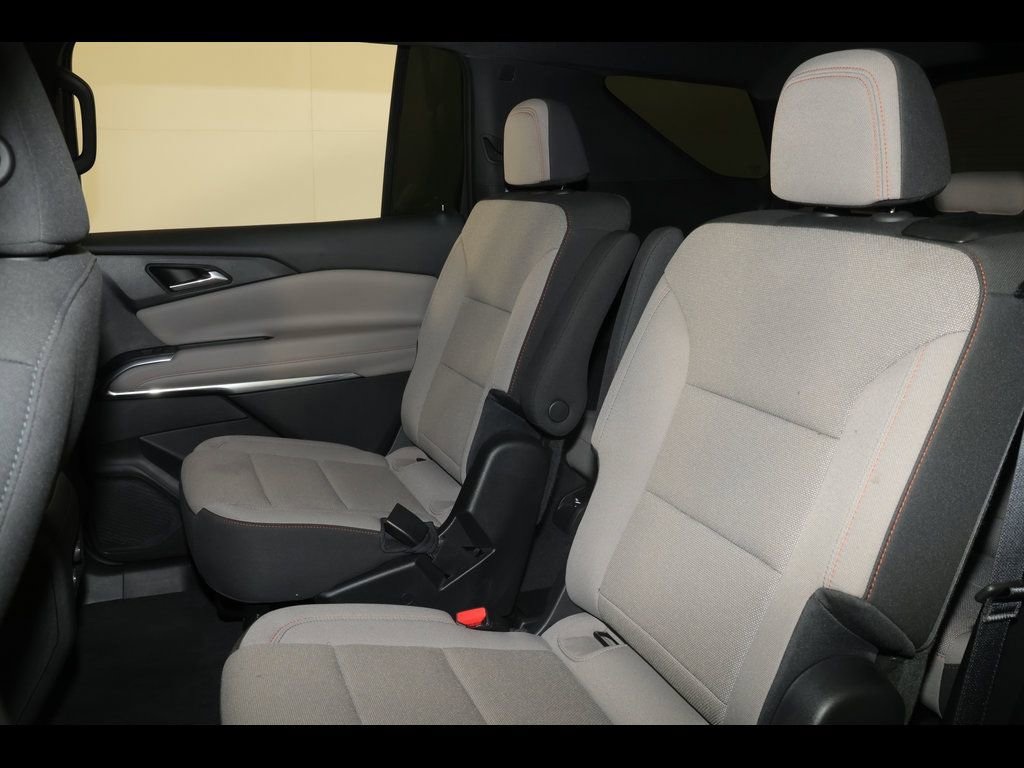 Used 2025 Chevrolet Traverse LT FWD image 28