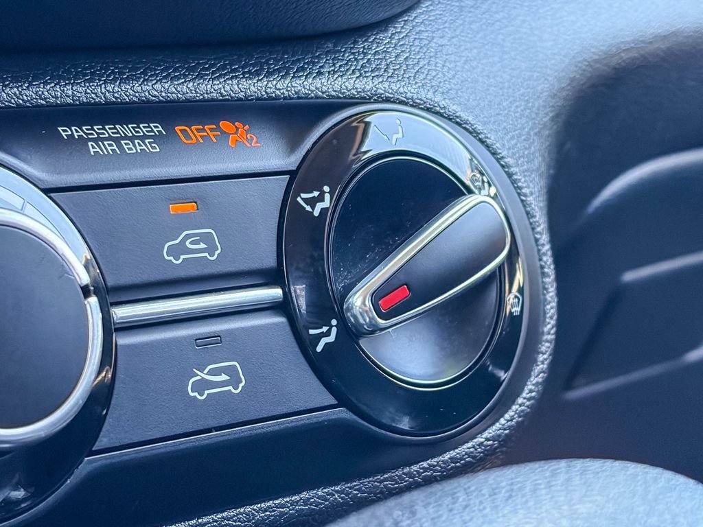 Used 2024 Kia Soul LX w/ Option Group 015 FWD image 27