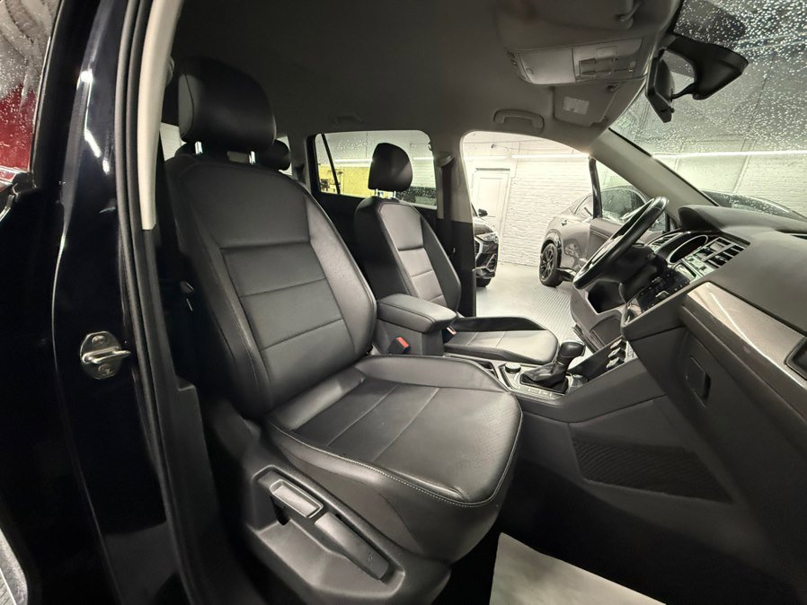 Used 2018 Volkswagen Tiguan SE AWD/4WD image 30