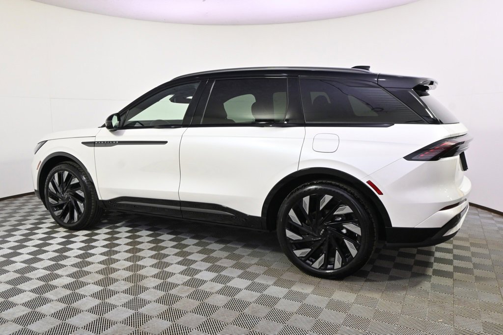 New 2026 Lincoln Nautilus Reserve w/ Jet Appearance Package image 3