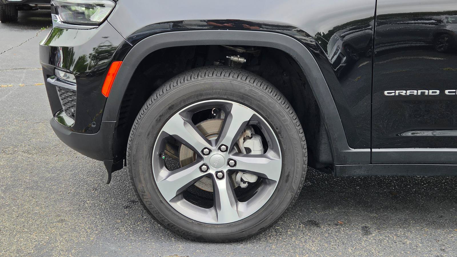 Used 2025 Jeep Grand Cherokee Limited w/ Luxury Tech Group II RWD image 15