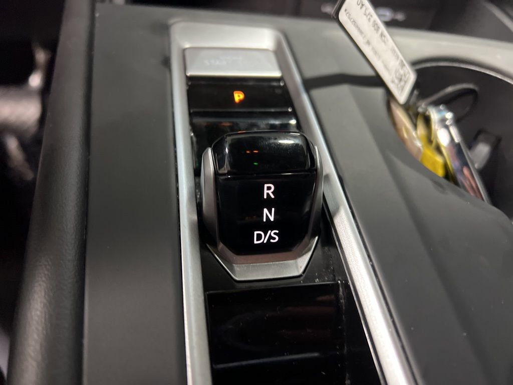 Used 2024 Volkswagen Atlas Cross Sport SE image 28