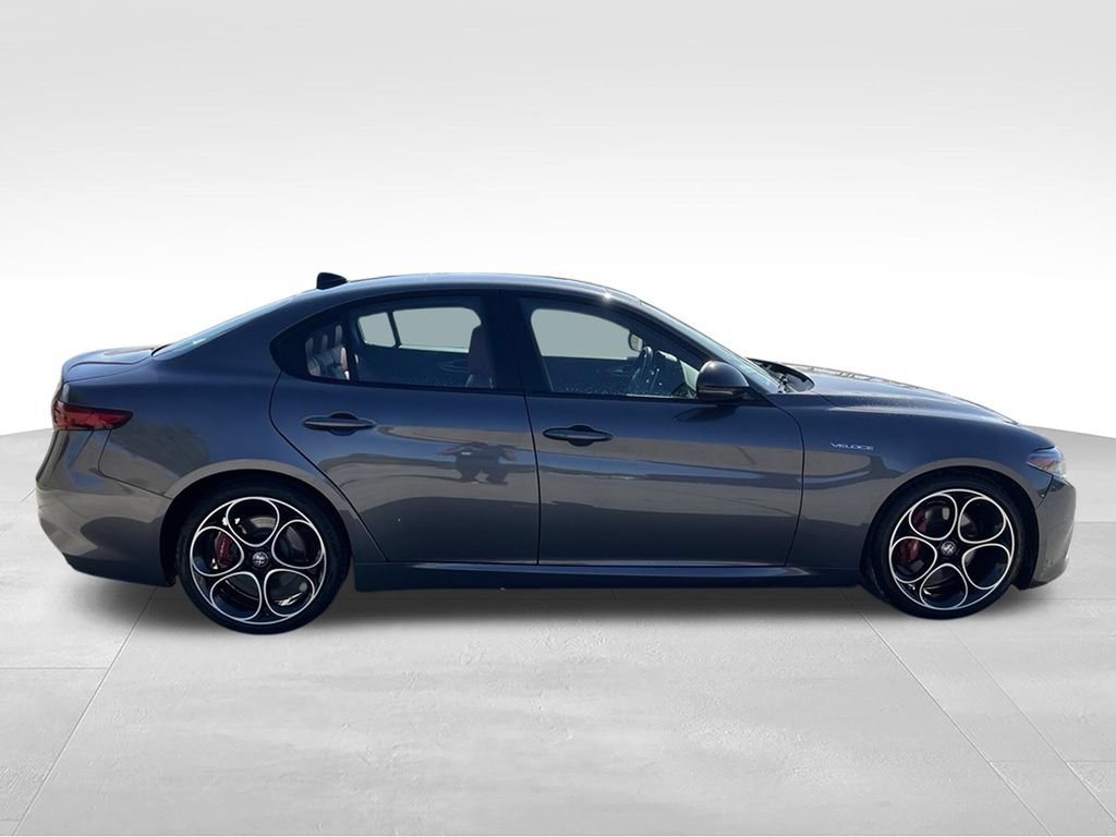 Used 2023 Alfa Romeo Giulia Veloce RWD image 6