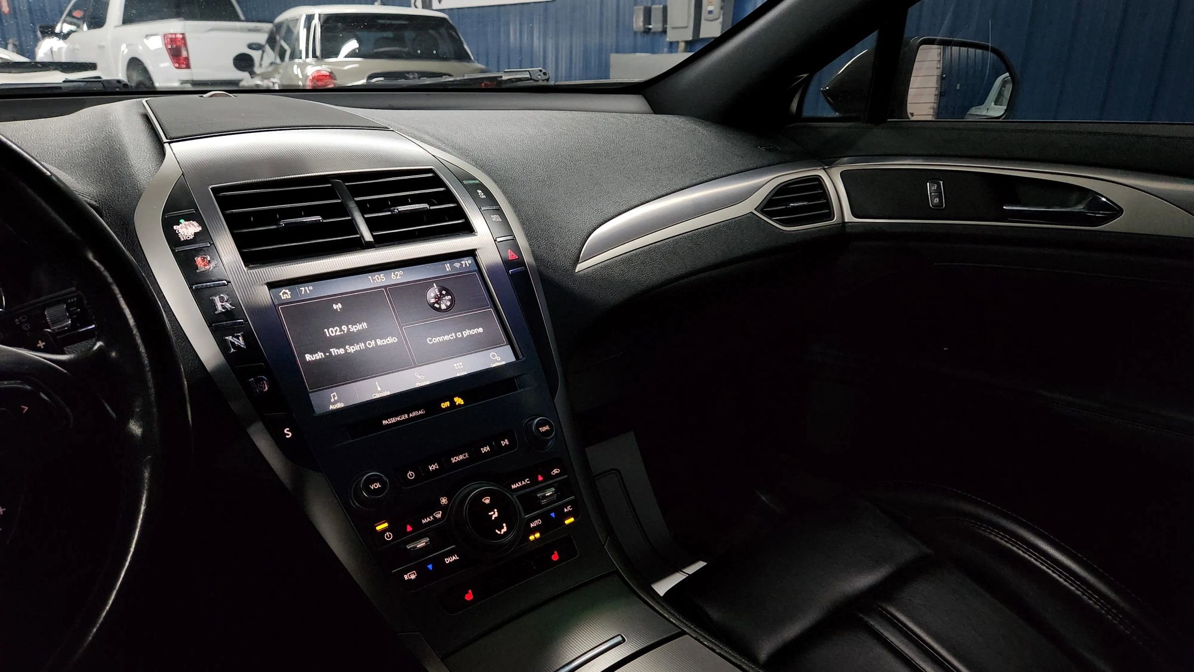 Used 2020 Lincoln MKZ image 28