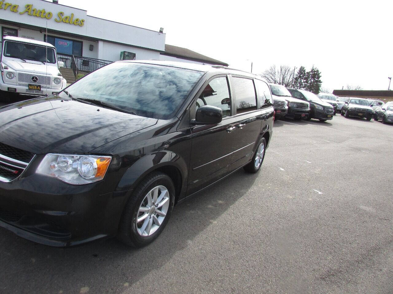 Used 2015 Dodge Grand Caravan SXT FWD image 36