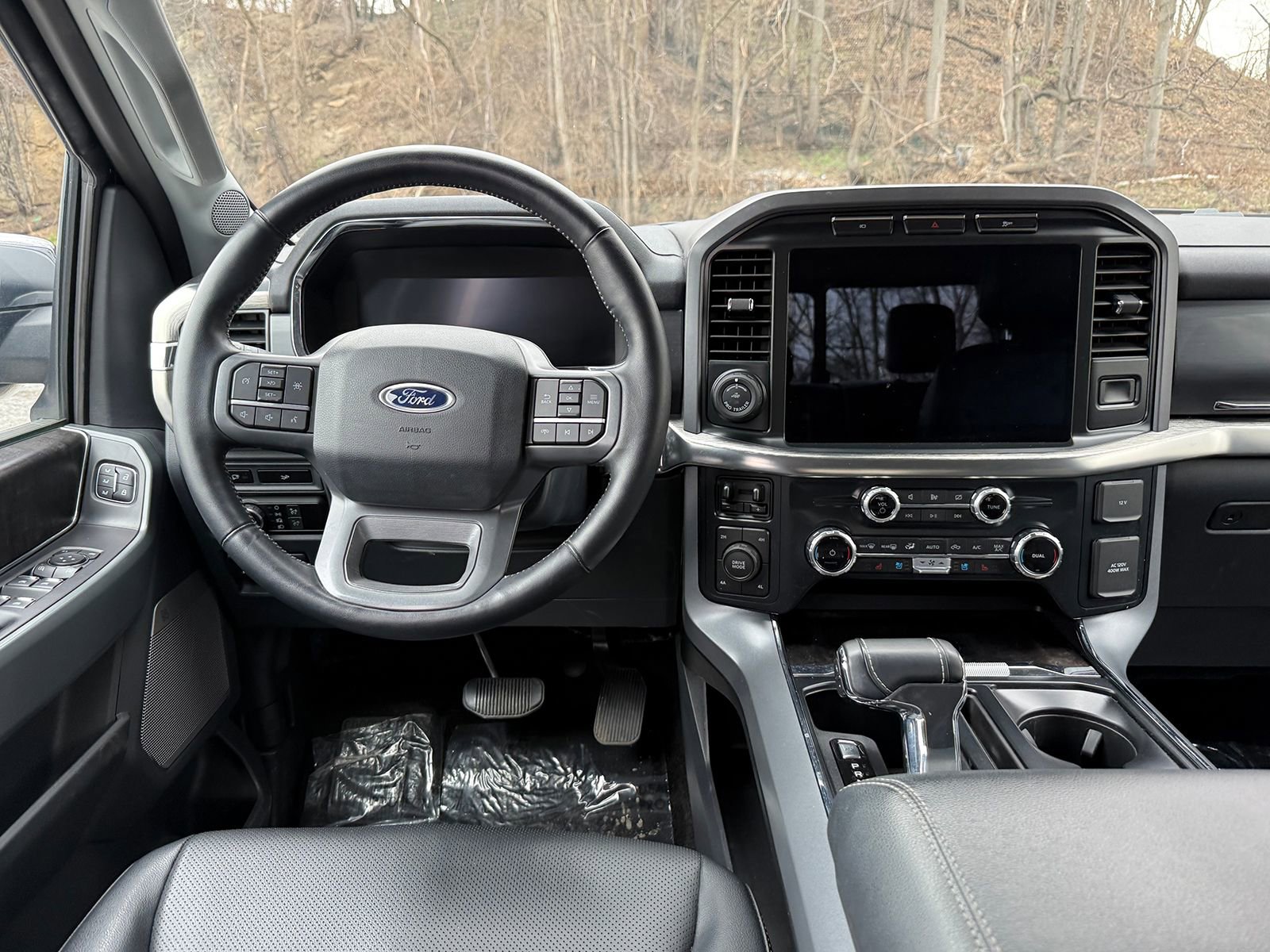 Used 2023 Ford F150 Lariat w/ Trailer Tow Package image 22