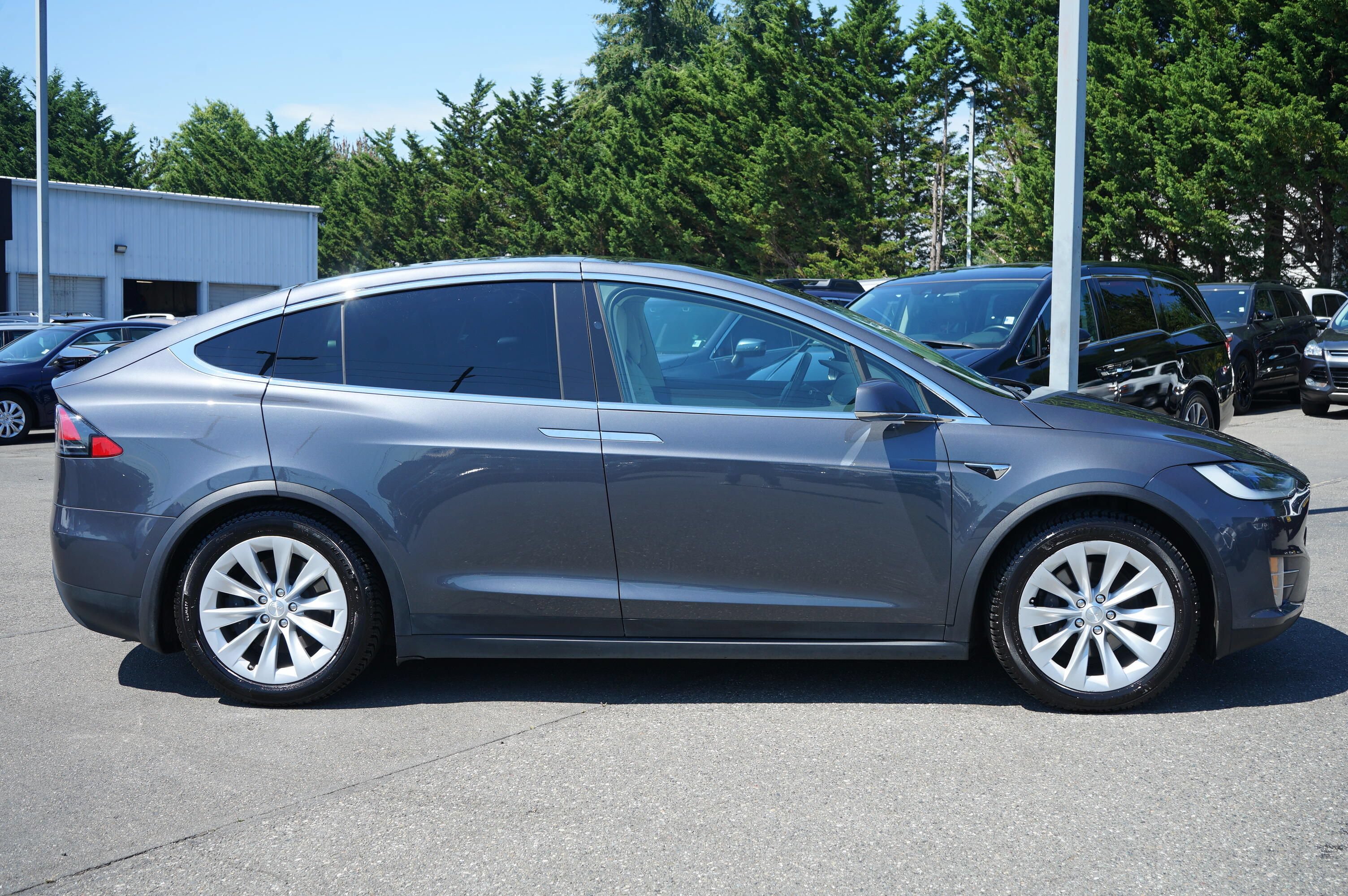 Used 2018 Tesla Model X 75D AWD/4WD image 7