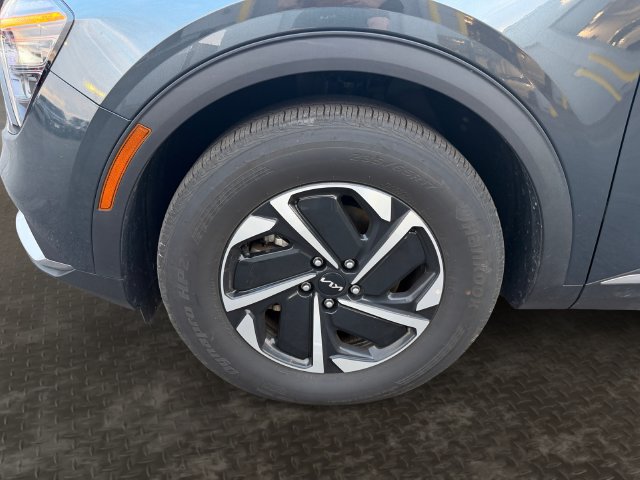 Certified 2025 Kia Sportage LX FWD image 11