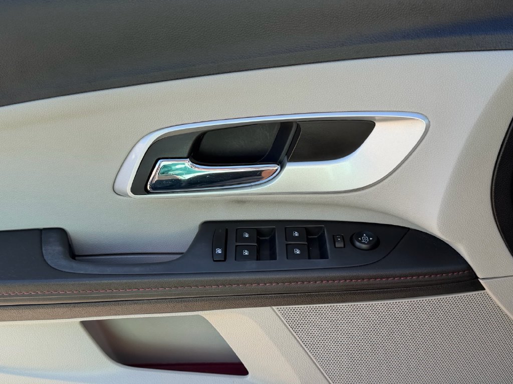 Used 2011 Chevrolet Equinox LTZ FWD image 25