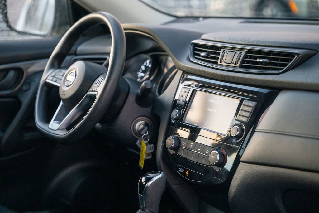 Used 2019 Nissan Rogue SV image 11