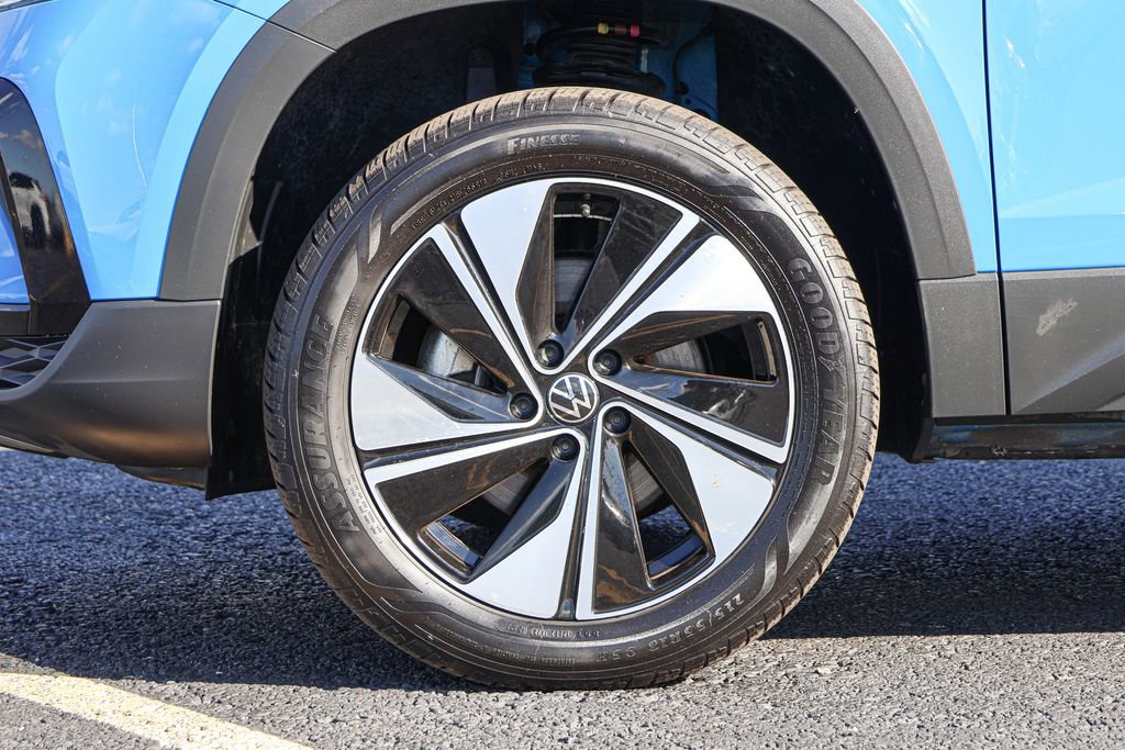 Used 2024 Volkswagen Taos SE image 16
