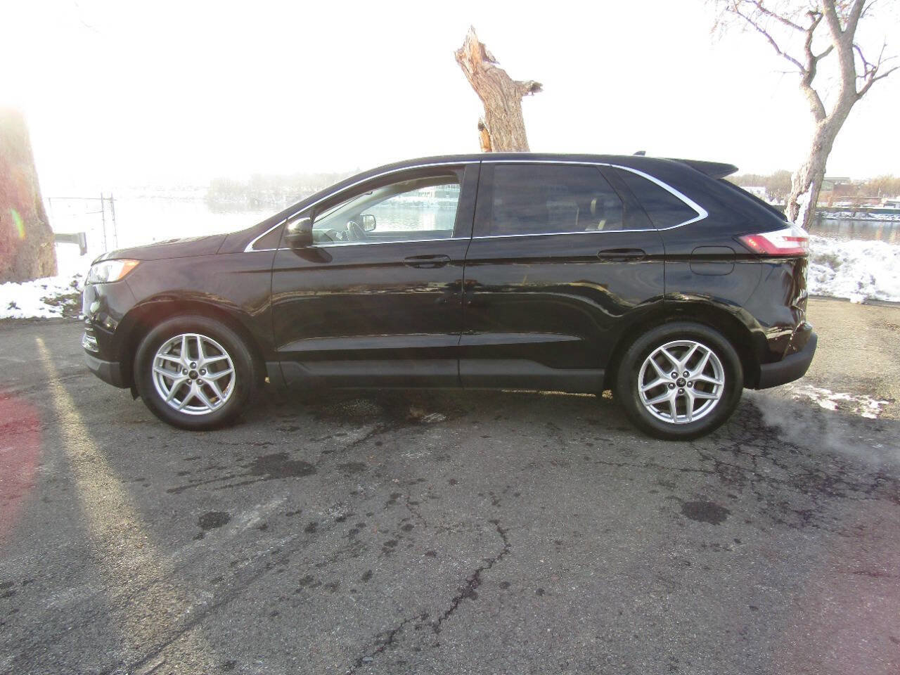 Used 2023 Ford Edge SEL image 4