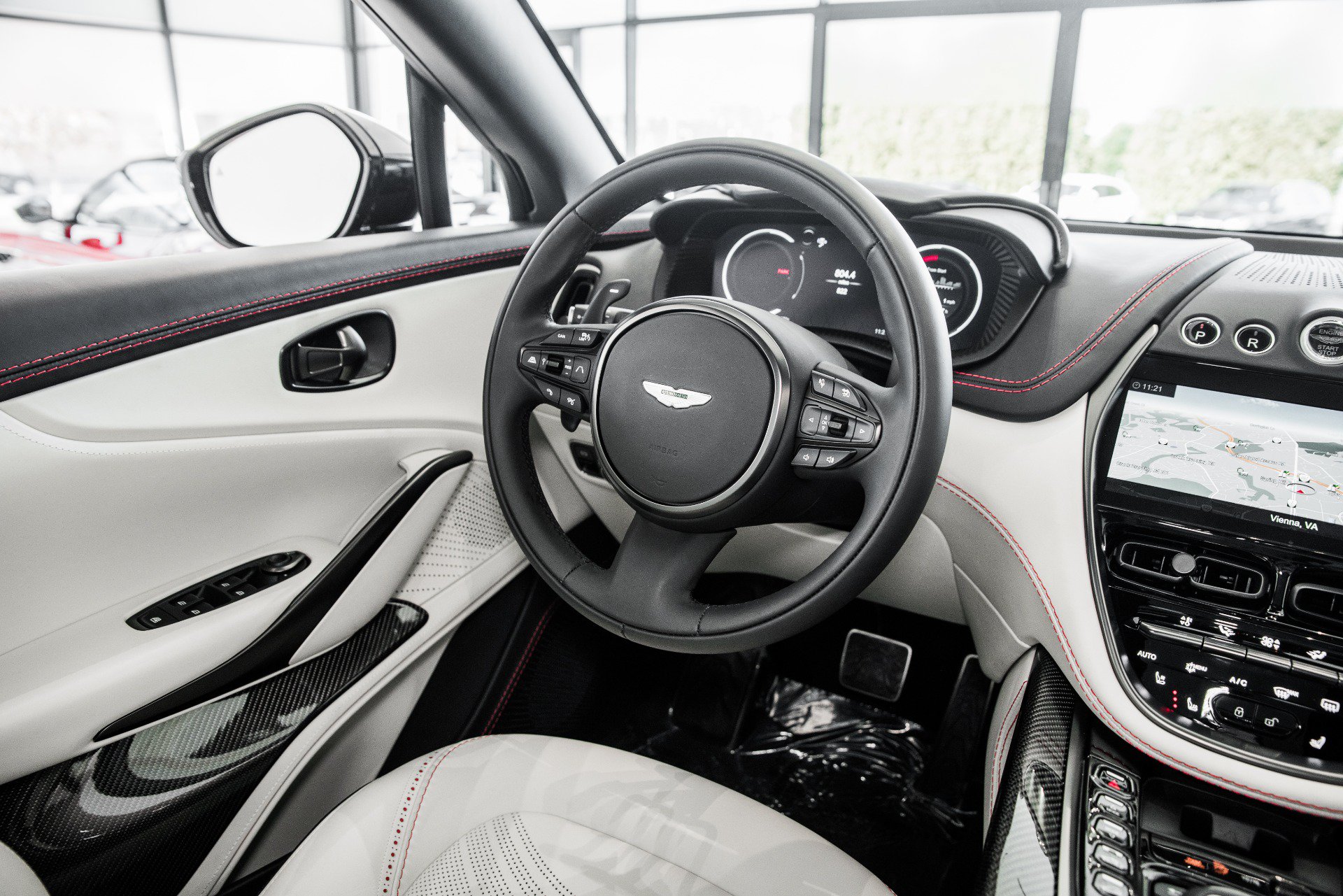 Used 2022 Aston Martin DBX AWD/4WD image 24