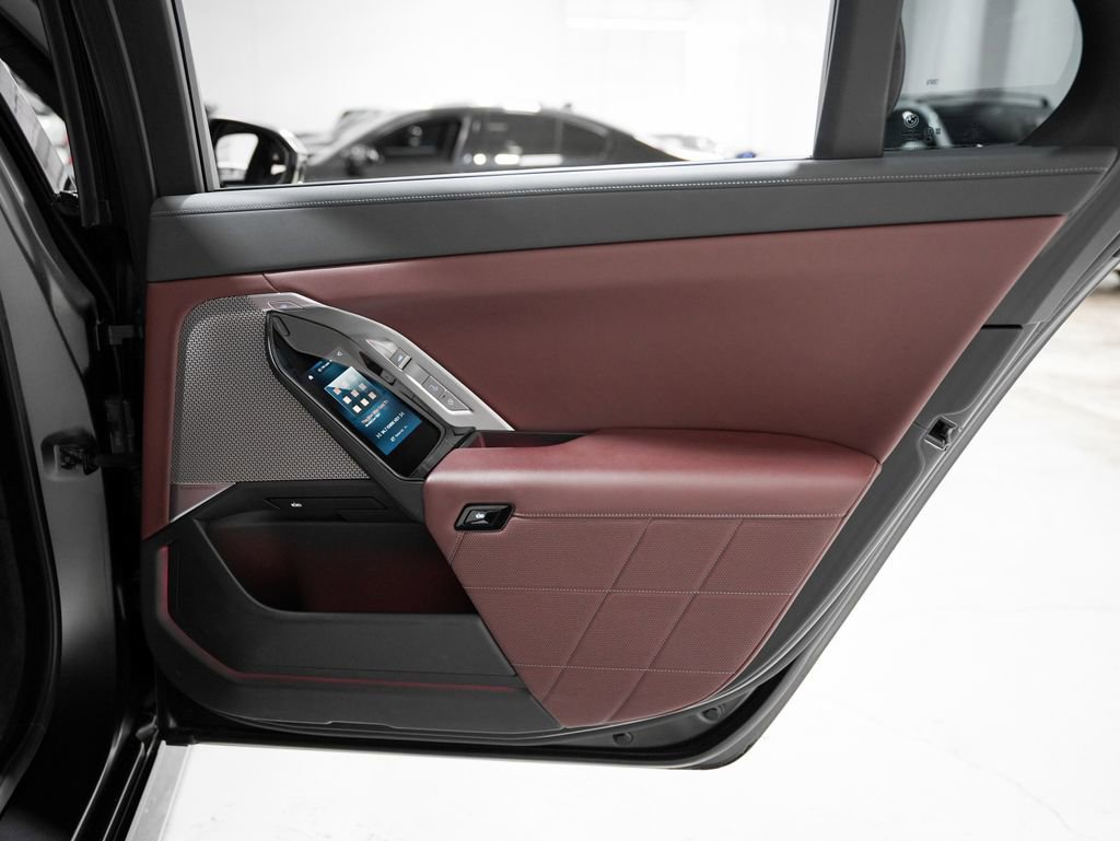 Used 2023 BMW 760i xDrive w/ Executive Package image 38