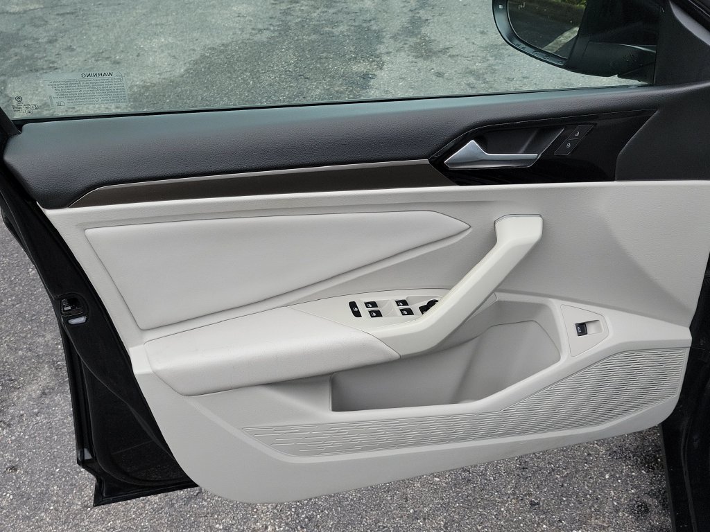 Used 2019 Volkswagen Jetta SEL Premium FWD image 15