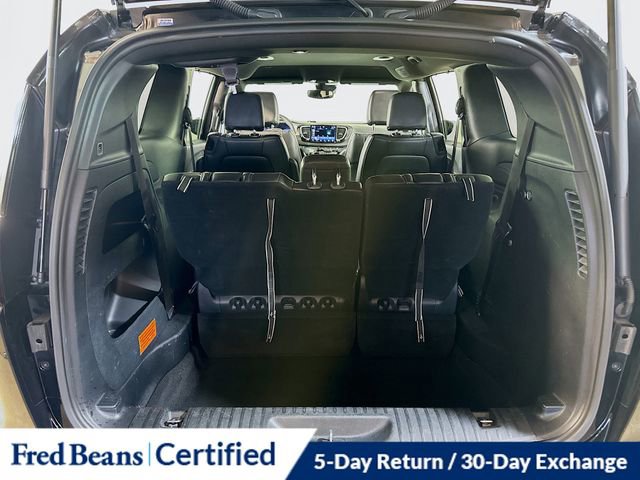 Used 2025 Chrysler Pacifica Select image 11