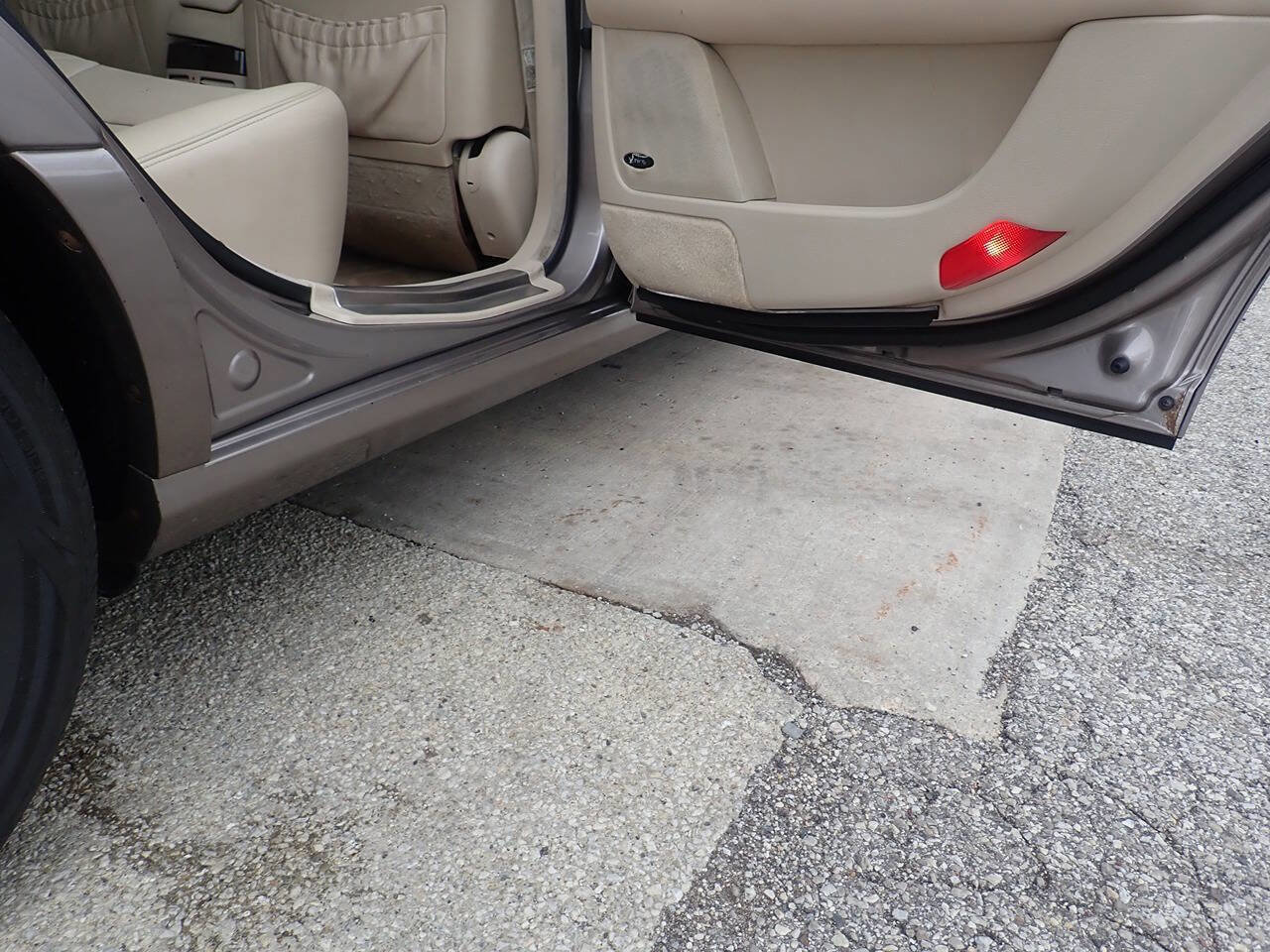 Used 2007 Kia Amanti w/ Leather Pkg image 27