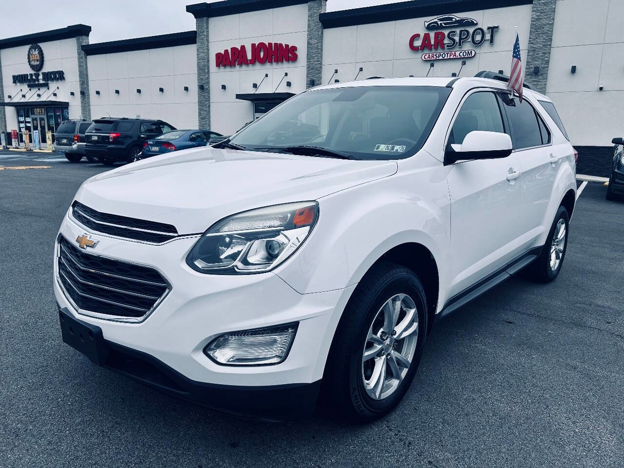 Used 2017 Chevrolet Equinox LT w/ Convenience Package image 2