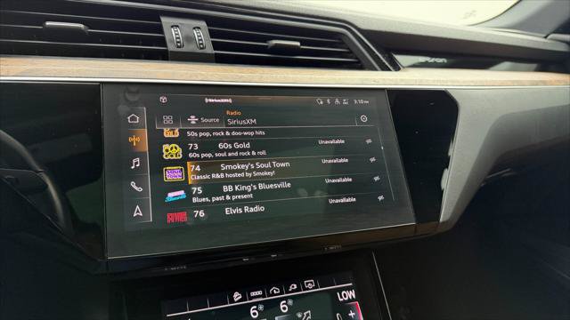 Used 2022 Audi e-tron Premium AWD/4WD image 30